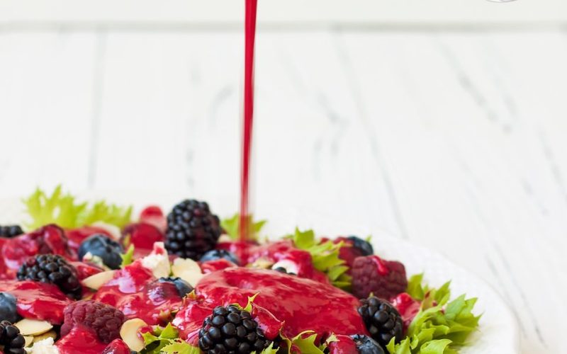 Summer,Refreshing,Mixed,Berry,Salad,With,Pumpkin,Seeds,,Blue,Cheese,